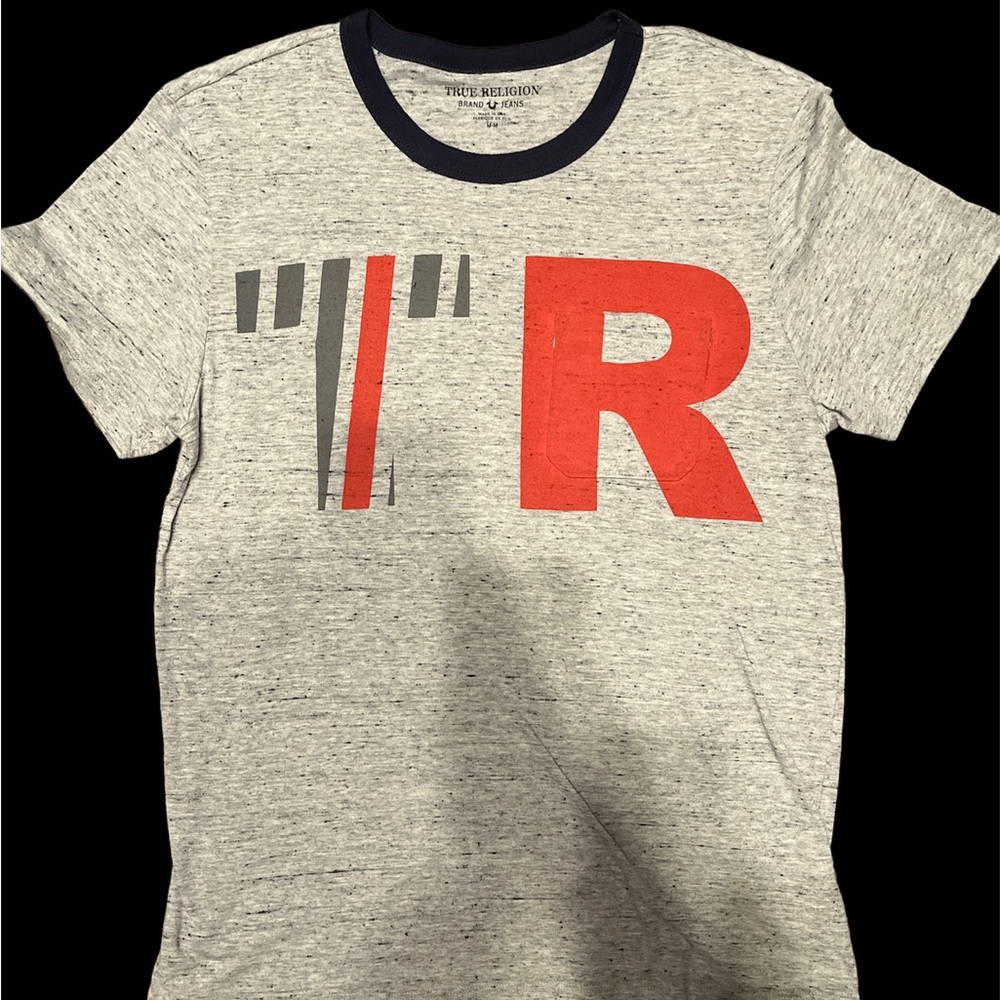 Mens med true religion t-shirt. Front/back pictured. Shadow on photo not stain.